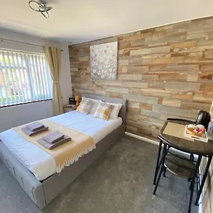 Gatwick Deluxe En-suite Horley