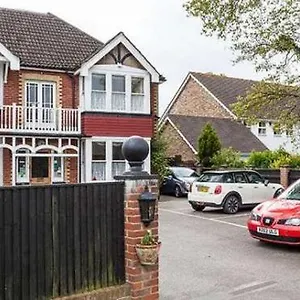 Gable End Horley